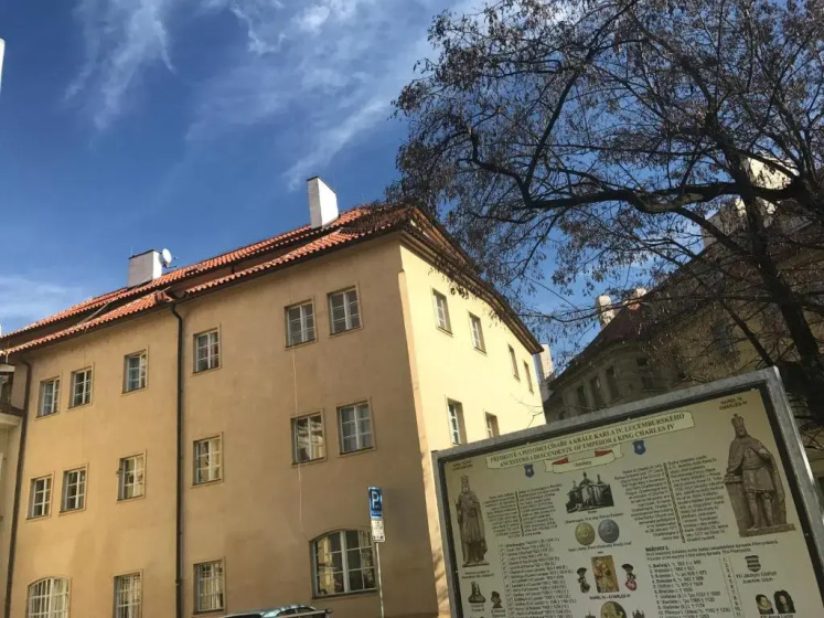 Цены на Apartments & Restaurant Tkalcovsky dvur в Праге