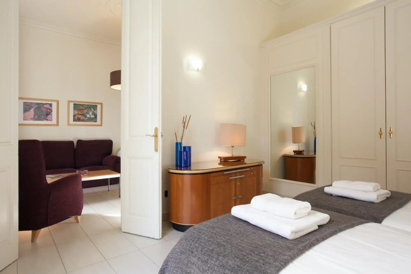 GAUDIR 1 · Apartment next to Pg de Gracia — отель с удобным расположением в Барселоне