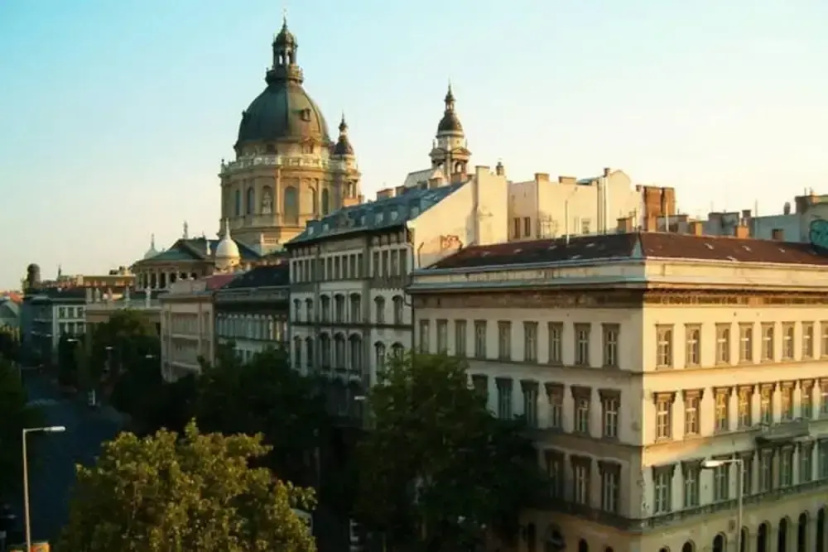 1 Bedroom Apartment Sleeps 2 -balcony -lift Access — отель с удобным расположением в Будапеште