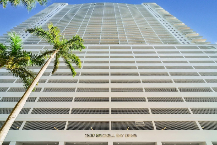 The Club at Brickell Bay Luxury Suites — отель с удобным расположением в Майами