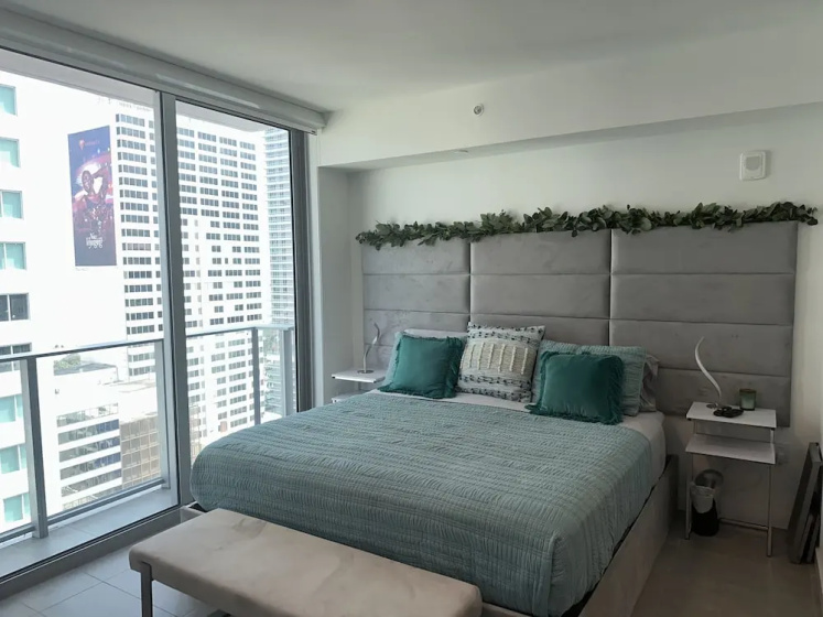 Premier Studio with King Bed and Queen Sofa-bed — забронировать отель в Майами