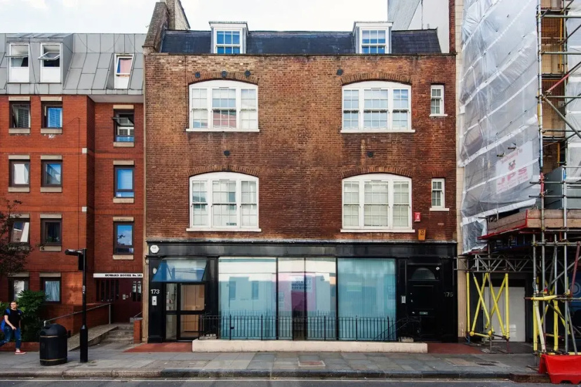 Цены на Bright Cleveland Street Apartment - SHS в Лондоне