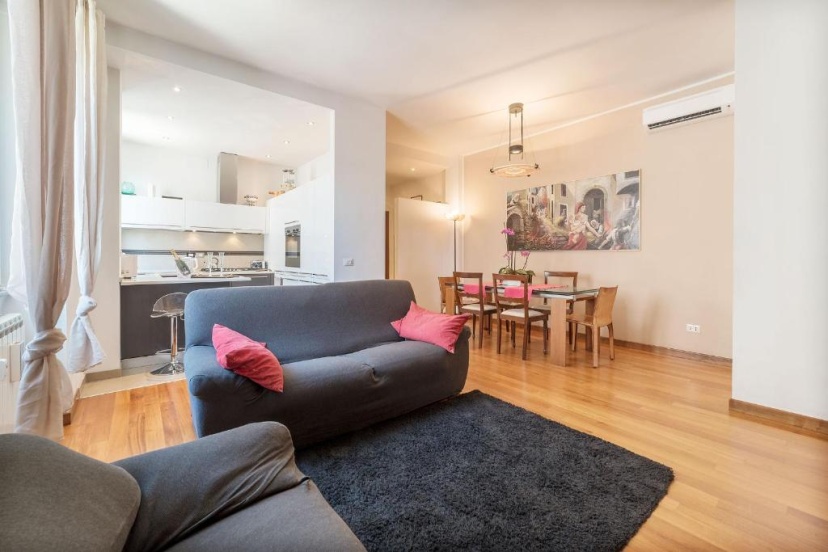 Colosseum Roomy Apartment 3 — отель в Риме, Италия