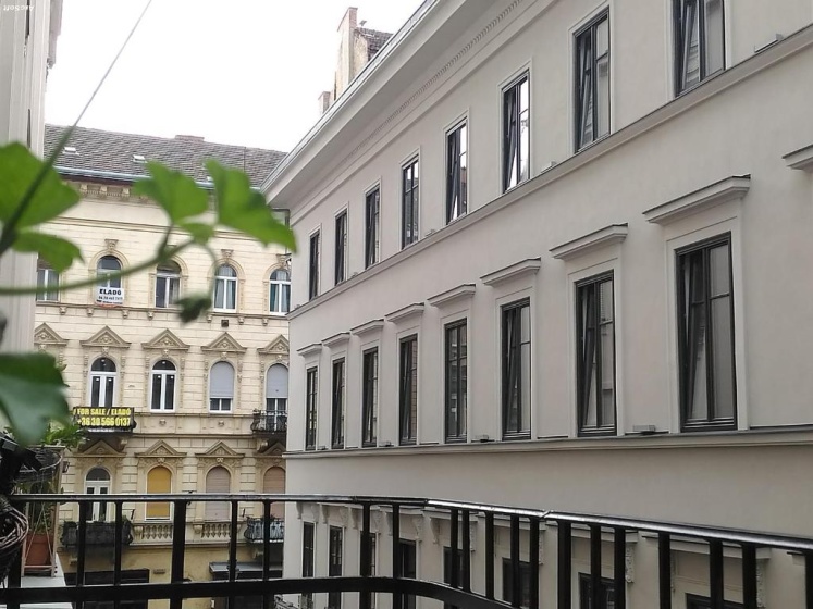 3 bedrooms suite, 2 bathrooms, balcony at Opera — комфортный отель в Будапеште