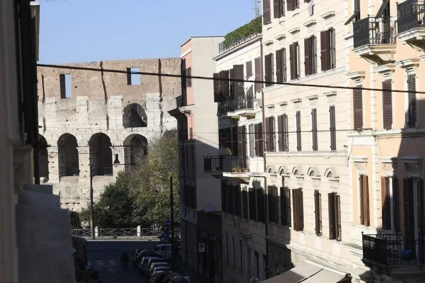 APPARTAMENTO SANTI QUATTRO 1 e 2 - COLOSSEO — отель в Риме, Италия