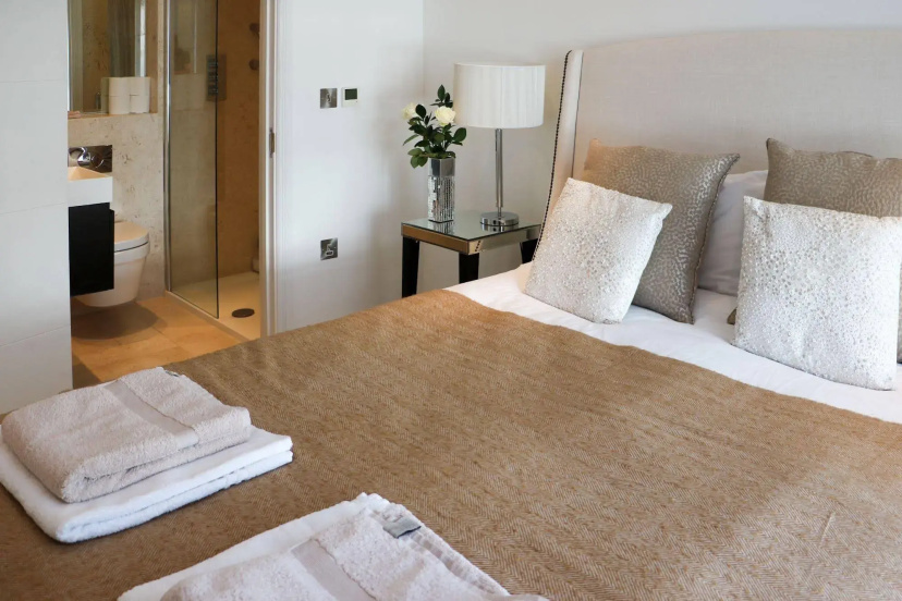 City Courtyard Apartments & Penthouse — забронировать отель в Лондоне