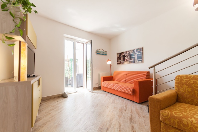 Villa with garden by Mondello Beach — комфортный отель в Палермо