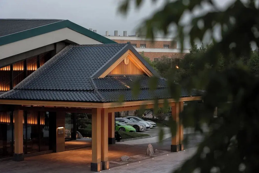 Hyakumangoku Onsen Hotel — забронировать отель в Шанхае