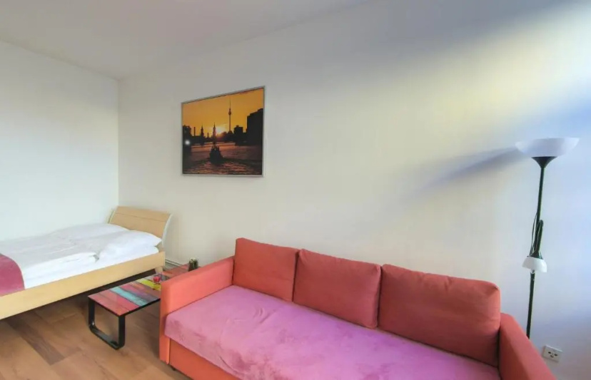 City Studio Apartment for 4, near Sonnenallee — забронировать отель в Берлине