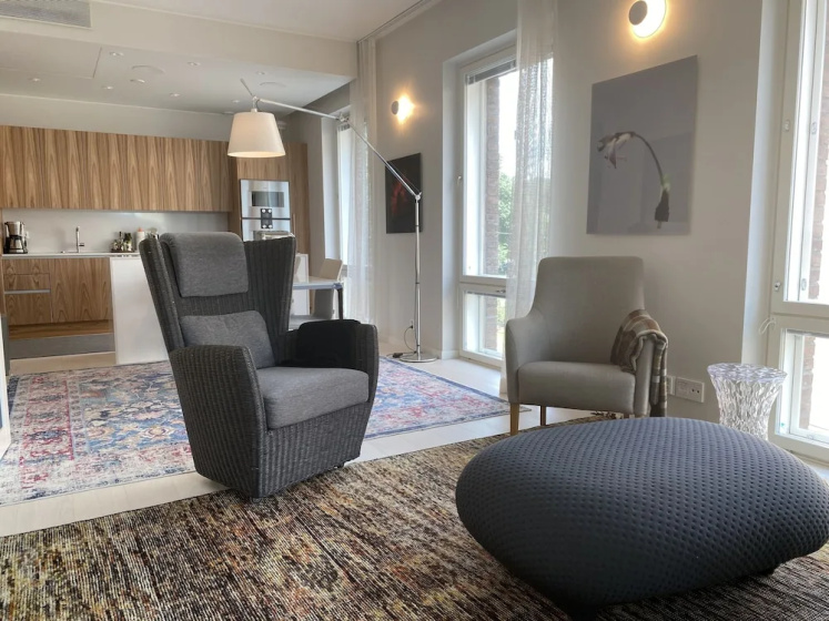 Luxury City Seafront Apartment w Balcony — отзывы гостей и цены