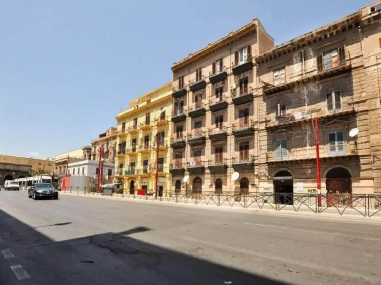 Hollywood Inn Palermo Rooms — отель с удобным расположением в Палермо