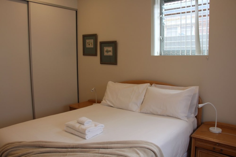 Bondi Beach Apartment - Wifi and Netflix — отель в Сиднее, Австралия