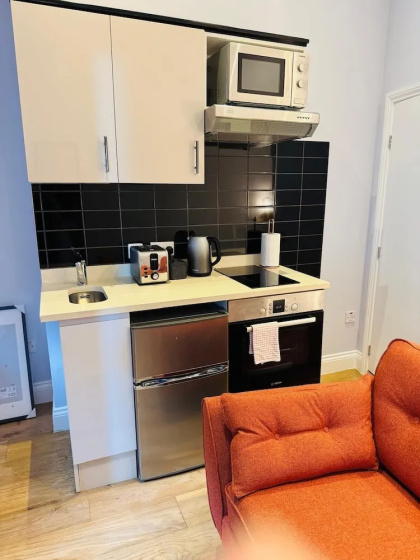 Цены на Leicester Square 2nd Floor Studio в Лондоне
