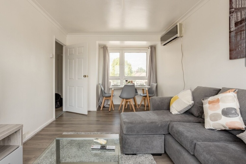 Beautiful 2-bed Apartment in Barking — забронировать отель в Лондоне