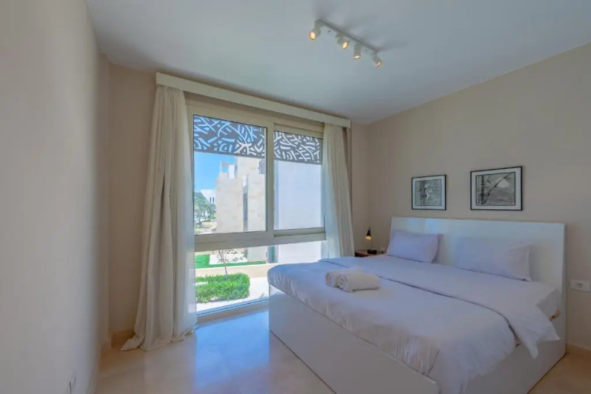 Elegant 2-Bedroom Apartment in Mangroovy, Pool & Beach — отель с удобным расположением в эле
