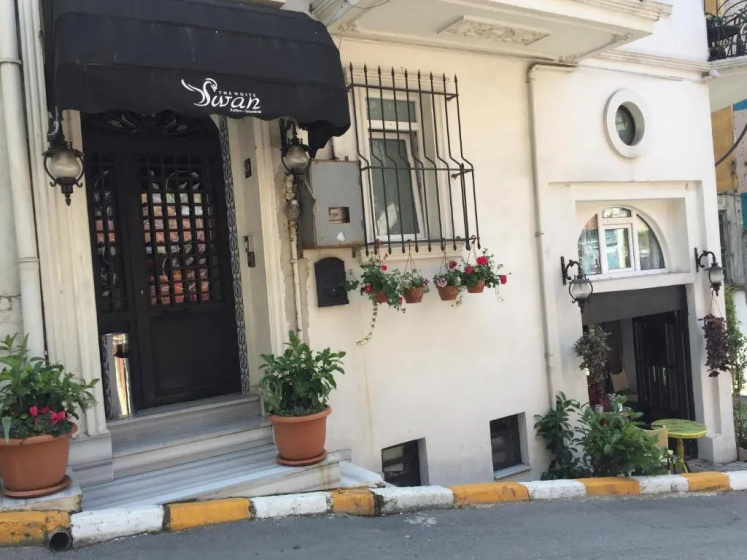 The White Swan Suites Beyoglu 2 — отель в Стамбуле, Турция