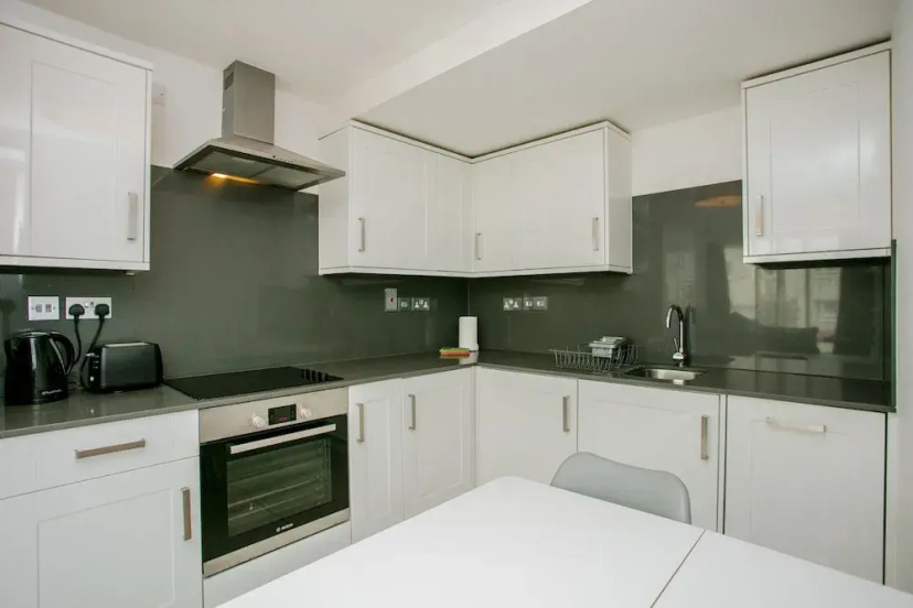 Modern 2 Bedroom Flat In Greenwich — отель с удобствами в Лондоне