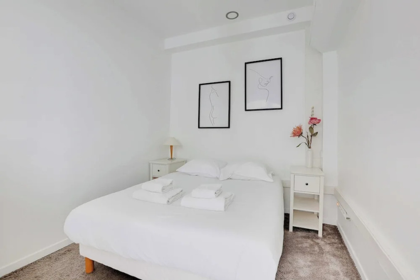 Magnificent Apartment With AC- 3br/6p-bastille — забронировать отель в Париже