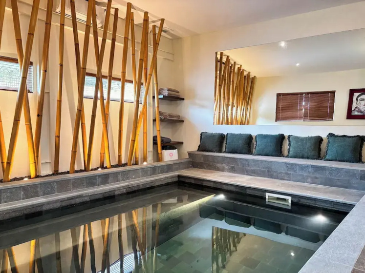 Tropical Townhouse 3 Bedrooms Seminyak — отель с удобствами в Кута