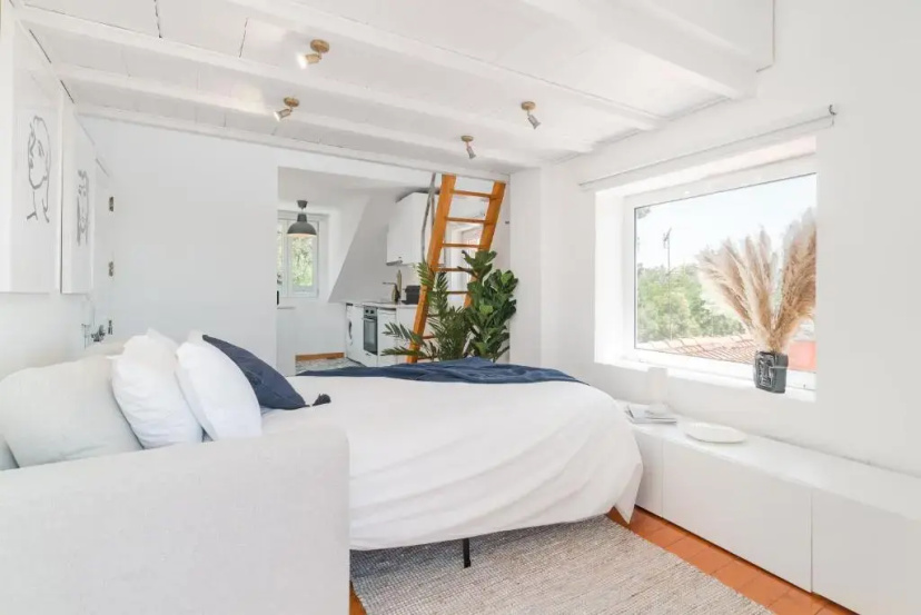 Casa Boma Lisboa - Unique Apartment With Private Balcony And Panoramic Bridge View - Alcantara IV — комфортный отель в Лиссабоне