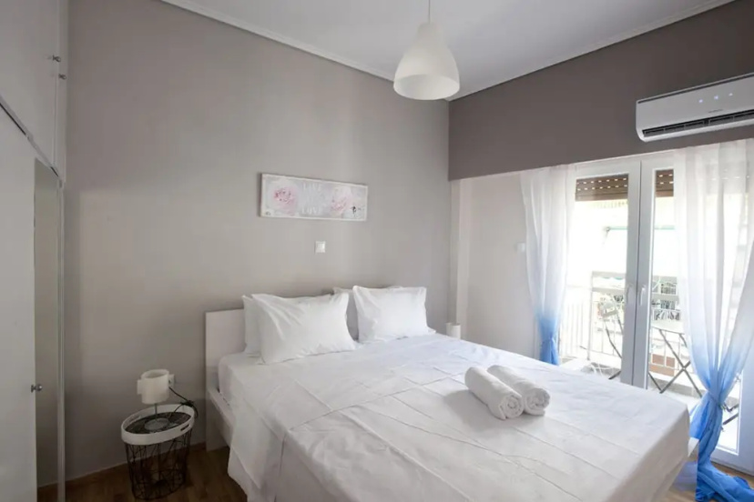 Zan Moreas A Simple & Minimal Apartment — отель с удобным расположением в Афины