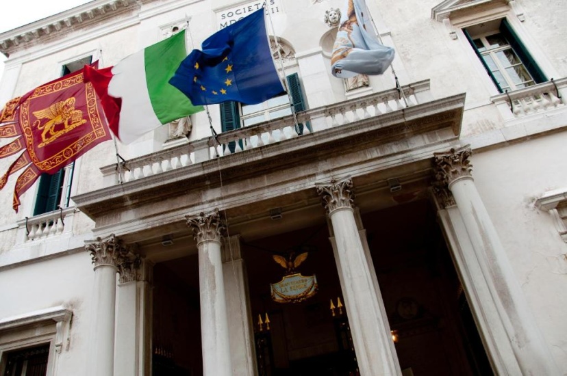 Appartamento alla Fenice — отель с удобствами в Венеции