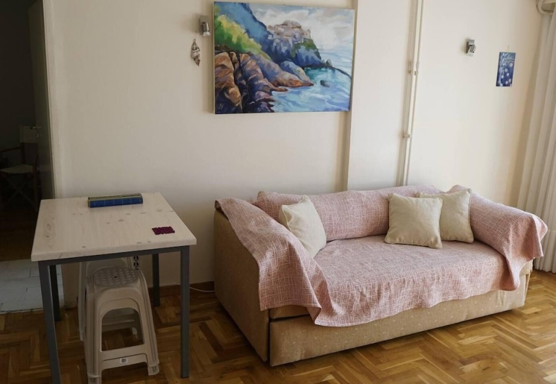 Immaculate 2-bed Apartment in Zografou — комфортный отель в Афины