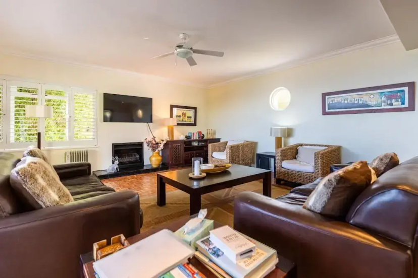 Цены на Camps Bay 4bed Home w Pool and Views Alma Marina в Кейптауне