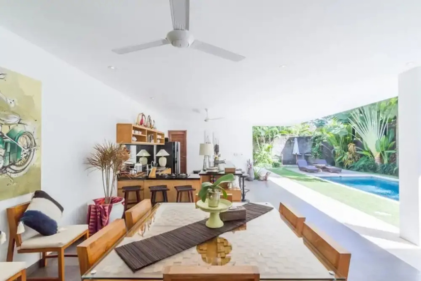 Colorful Private Villa 3 BR, Seminyak With Staff — комфортный отель в Кута