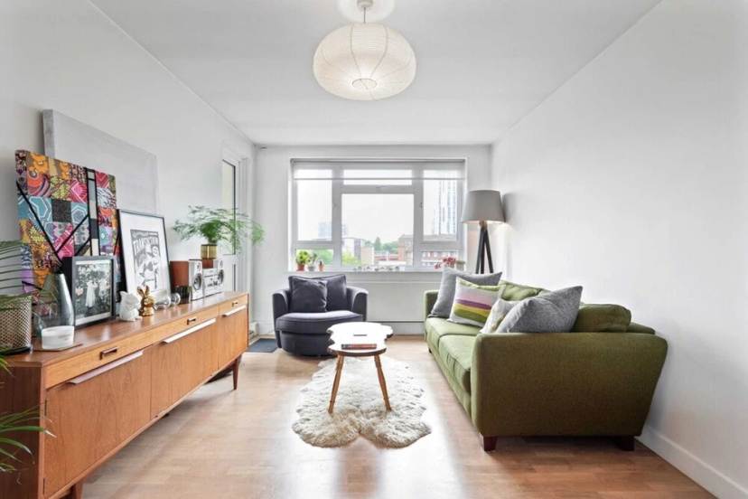 Lovely 2 Bed Apartment w Balcony nr River Thames — забронировать отель в Лондоне