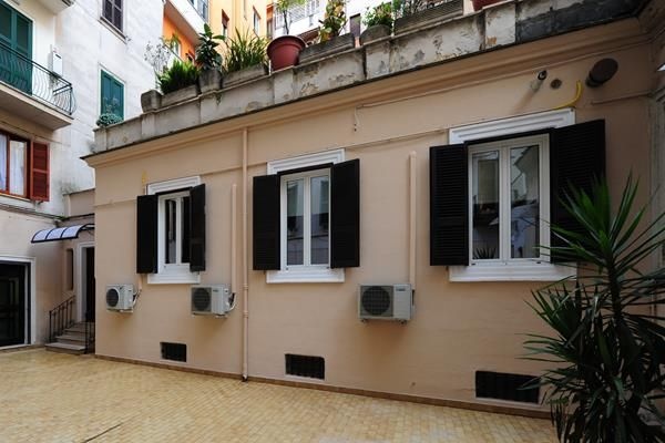 Fotofever Apt, two bedrooms with air conditioned in elegant shopping area, close to Vatican City — отель в Риме, Италия