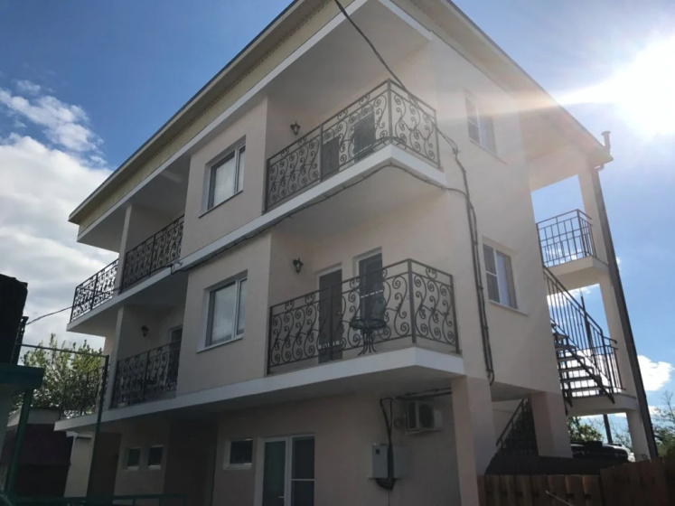 Guest house Raduga — отель с удобствами в Голубицкая