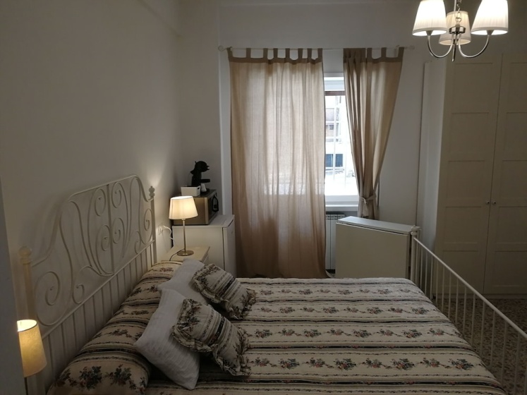 Triple Room With Private Bath 10 Min From Tiburtina Station — отель с удобствами в Риме