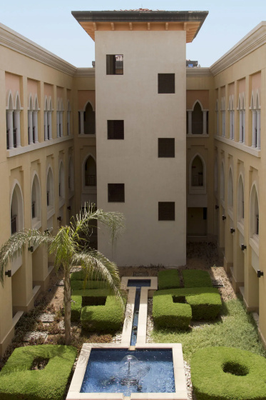 Shangri-La Hotel Apartments Qaryat Al Beri — отель в Абу для семейного отдыха