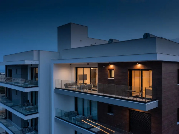 Sanders Elgio - Neat 3-bdr Apt With Rooftop — отель с удобствами в Лимассол