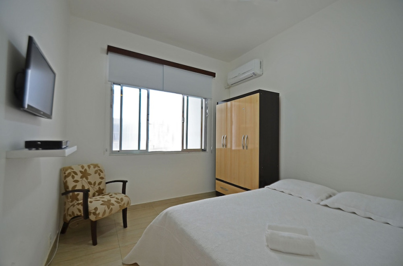 Rio Rentals 021- C074 Studio na quadra da praia de Copacabana — отель с удобным расположением в Рио