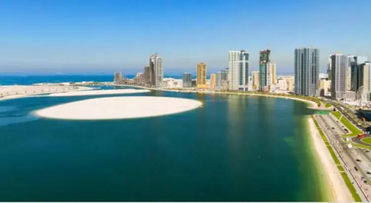 Top appartement avec vue sur la mer — отель с удобным расположением в Шарджа