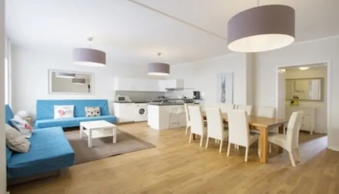 Huge Apartment at Gasometer 17 — забронировать отель в Берлине