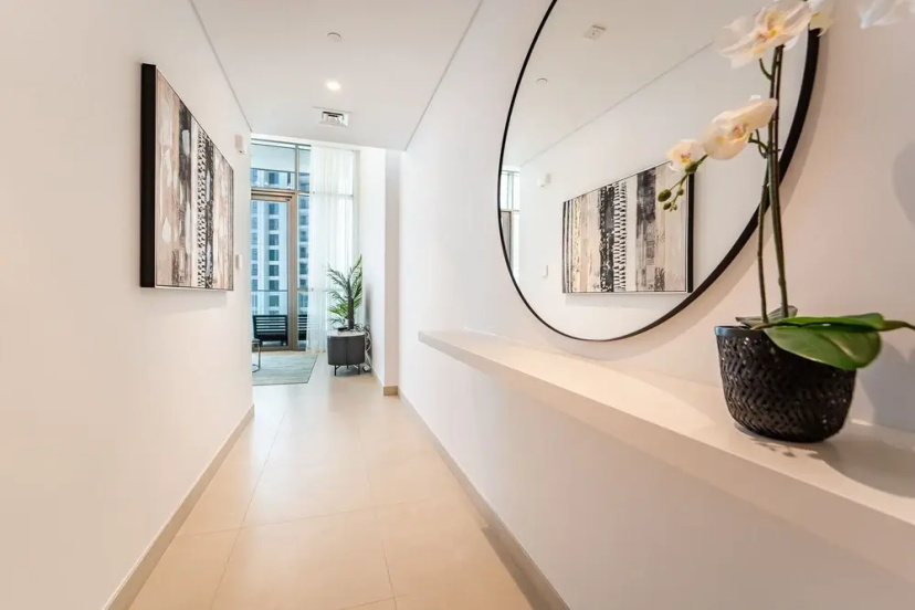 Цены на Luxury StayCation - Fancy Apartment Connected To Burj Khalifa в Дубае