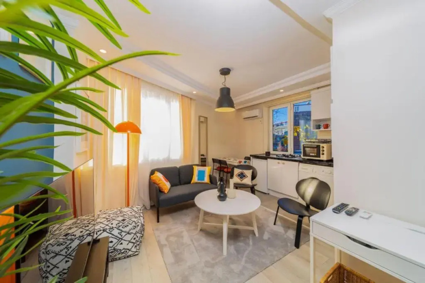 Цены на Vibrant and Central Apartment in Muratpasa в Анталье