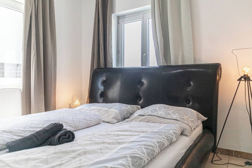 Цены на Luxury Garden Villa Sleeps 16 Guests в вене