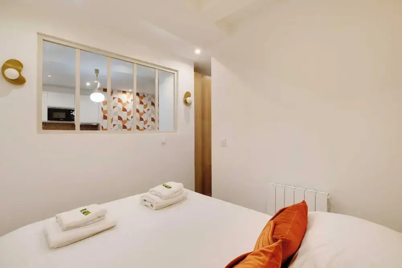 Quiet Apartment - 1br/4p - Porte Saint-denis — забронировать отель в Париже