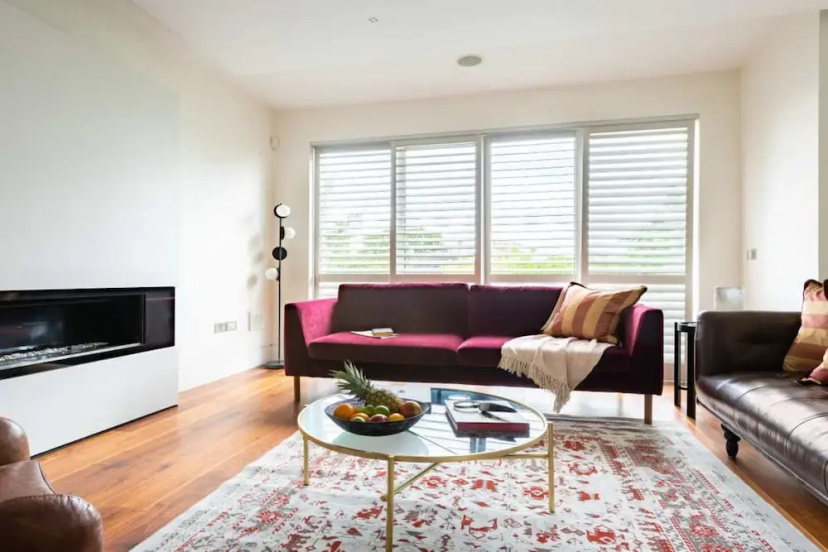 Цены на The East Finchley Retreat - 6bdr House With Swimming Pool, Garden, Parking в Лондоне