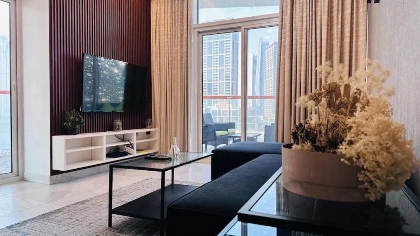 Premium 2 Bed Millennium Apartment — отель с удобным расположением в Дубае