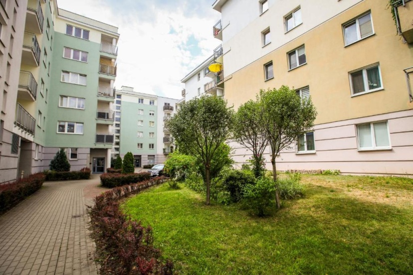 Green Kabaty apartment 4 — забронировать отель в Варшаве