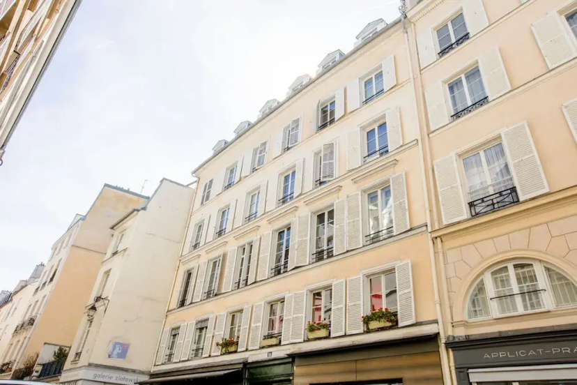 Charming apart St-Germain-des-pres — отель с удобствами в Париже