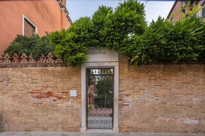 Accademia Apartments R&R — отель с удобным расположением в Венеции