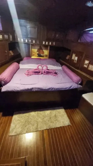 Sabai Sabai Liveaboard Bangkok — отель с удобным расположением в Бангкоке