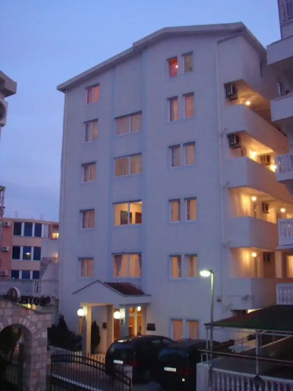 Azzuro Apartments — отель в Будва, Черногория