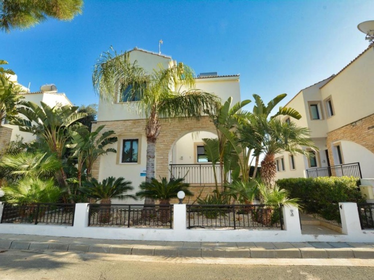 Villa Protaras Paralia Spacious 4BDR Central Protaras Villa Close to Fig Tree Bay Beach — забронировать отель в Протарас
